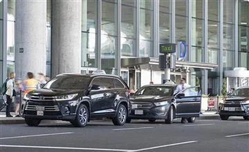 Parking at Pearson vs. Hiring a Limo What Saves More
